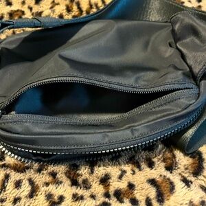 Lululemon everywhere belt